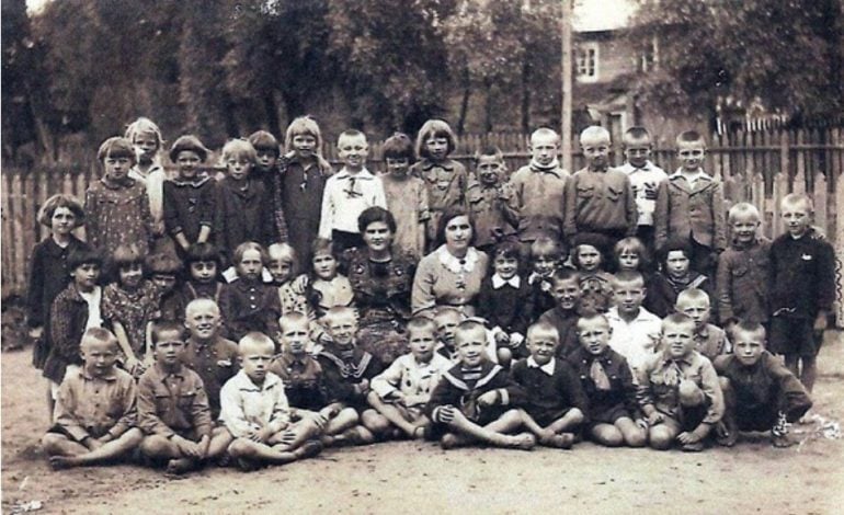 Szkoła w Iwieńcu (XVIII – XX wiek)