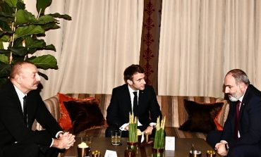 Prezydent Francji rozmawiał z przywódcami Armenii, Azerbejdżanu i szefem RE