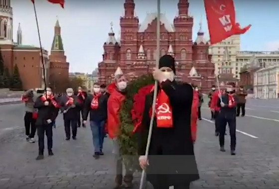 Mimo kwarantanny i koronawirusa komuniści świętowali na Placu Czerwonym urodziny Lenina (WIDEO)