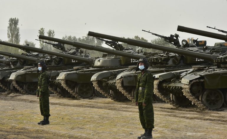 W Tadżykistanie odbyła się parada wojskowa na granicy z Afganistanem