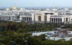 Turkmenistan: Policja zabrania chłopcom i dziewczętom wspólnego siedzenia na ławkach Turkmenistan: Policja zabrania chłopcom i dziewczętom wspólnego siedzenia na ławkach