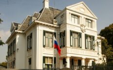 298 pustych krzeseł. Rodziny ofiar MH17 protestowały przed ambasadą Rosji w Holandii przeciwko kłamstwom