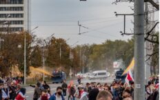 Migranci rzucali w Polaków takimi samymi granatami hukowymi jakich używano do tłumienia demonstracji białoruskiej opozycji