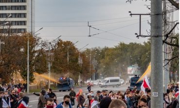Migranci rzucali w Polaków takimi samymi granatami hukowymi jakich używano do tłumienia demonstracji białoruskiej opozycji