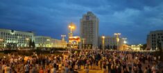 Czy będą jeszcze masowe protesty? Białoruskie społeczeństwo rok po wyborach prezydenckich (ANALIZA)