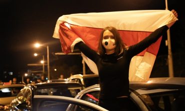 Kolejna noc protestów na Białorusi (WIDEO)