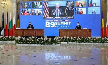 "Potępiamy rosyjskie akty sabotażu". Wspólna deklaracja państw Europy Środkowej na szczycie w Bukareszcie z udziałem prezydenta USA i szefa NATO