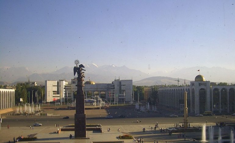 Prezydent Kirgistanu wprowadza stan wyjątkowy w stolicy