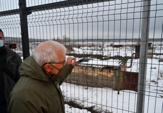 Szef dyplomacji UE na linii frontu w Donbasie (ZDJĘCIA)