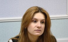 Rosyjscy komuniści oskarżają kremlowską bohaterkę o związki finansowe z Zachodem i żądają, by zakazano jej startu w wyborach Rosyjscy komuniści oskarżają kremlowską bohaterkę o związki finansowe z Zachodem i żądają, by zakazano jej startu w wyborach