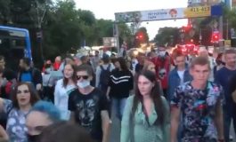"Najlepsza poprawka - dymisja Putina!" Znowu dziesiątki tysięcy ludzi protestują na ulicach Chabarowska (WIDEO)