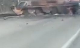 Zniszczony rosyjski czołg i wóz opancerzony na drodze pod Charkowem (WIDEO)
