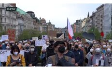 Czesi protestują przeciwko „zdrajcy” Zemanowi Czesi protestują przeciwko „zdrajcy” Zemanowi