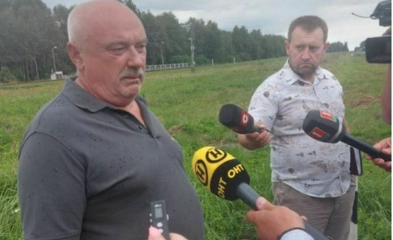 “Zwykły mieszkaniec” Białorusi powiedział w telewizji, że znalazł ciało imigranta zabitego przez Litwinów. Okazało się, że “świadek” to emerytowany podpułkownik