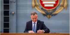 Prezydent Polski podpisał ratyfikację przyjęcia Finlandii i Szwecji do NATO na okręcie ORP „Gen. T. Kościuszko” (WIDEO)