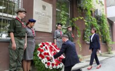 Symboliczny spacer ulicą Lecha Kaczyńskiego i spotkanie z miejscowymi Polakami na koniec wizyty prezydenta Polski w Mołdawii