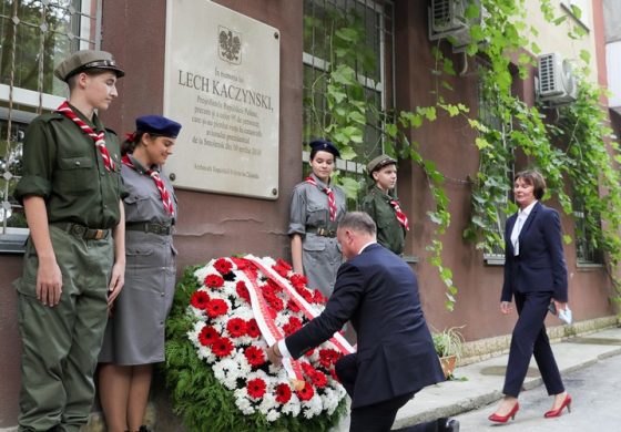 Symboliczny spacer ulicą Lecha Kaczyńskiego i spotkanie z miejscowymi Polakami na koniec wizyty prezydenta Polski w Mołdawii