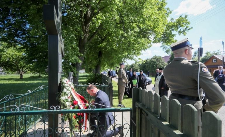 Prezydent Polski odwiedził mniejszość białoruską na Podlasiu. Uczcił pamięć ofiar oddziału “Burego” (WIDEO)