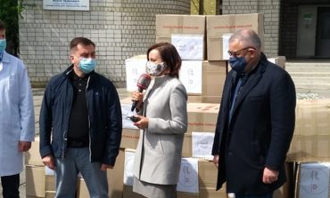 Konsul RP przekazała kombinezony i maski ochronne Lwowskiemu Szpitalowi dla Weteranów i Osób Represjonowanych