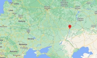 Tajemnicze drony uderzyły w rosyjskie lotnisko 800 kilometrów od granicy Ukrainy (WIDEO)