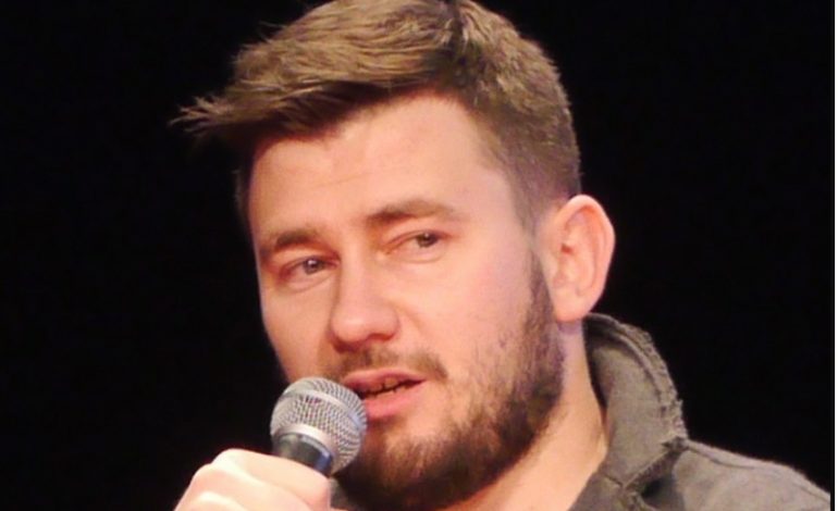 Reżim rosyjski wysłał list gończy za znanym rosyjskim pisarzem za krytykowanie inwazji na Ukrainę