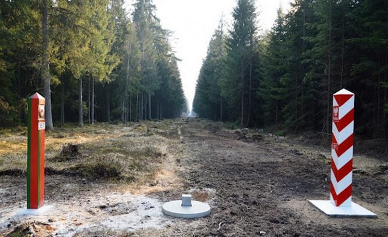 Na granicy z Polską łukaszyści puszczają nagrania płaczu i krzyków dzieci i strzelają z pistoletu sygnałowego