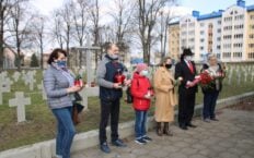 Skromne obchody 11. rocznicy katastrofy smoleńskiej  i 81. rocznicy zbrodni katyńskiej w Grodnie. Msza święta w Mińsku (ZDJĘCIA)