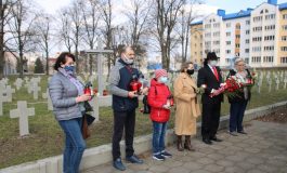 Skromne obchody 11. rocznicy katastrofy smoleńskiej  i 81. rocznicy zbrodni katyńskiej w Grodnie. Msza święta w Mińsku (ZDJĘCIA)