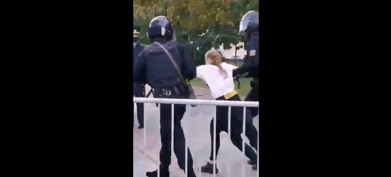 Łukaszyści maltretują dziecko (WIDEO)