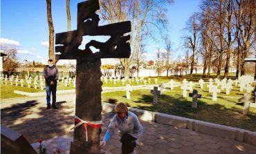 Polacy z Białorusi uczcili pamięć ofiar zbrodni katyńskiej i katastrofy smoleńskiej