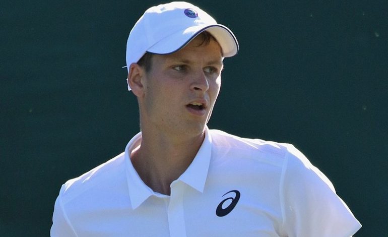 Wielki sukces polskiego tenisisty. Hubert Hurkacz wygrał z Rosjaninem Daniiłem Miedwiediewem i awansował do ćwierćfinału Wilmbledonu