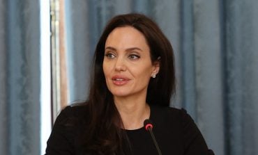 Angelina Jolie we Lwowie. Podczas jej wizyty na dworcu zawyły syreny alarmowe (WIDEO)