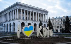 Ukraina wprowadza stan wyjątkowy. Prezydenci Polski i Litwy już w Kijowie
