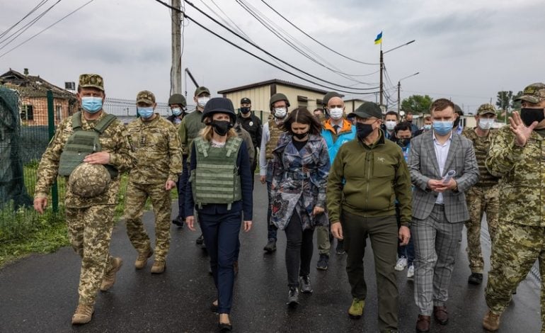 Premier Estonii w Donbasie: Bezpieczeństwo Ukrainy, to bezpieczeństwo Europy
