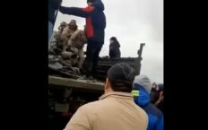 Kazachstan: Protestujący wzięli do niewoli żołnierzy i zajęli budynek administracji rządowej! (WIDEO) Kazachstan: Protestujący wzięli do niewoli żołnierzy i zajęli budynek administracji rządowej! (WIDEO)
