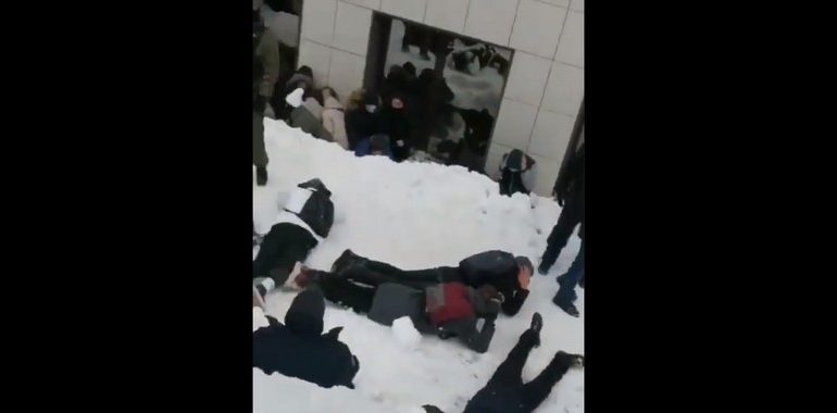 Demonstracje opozycji w całej Rosji, brutalność służb. Zatrzymali nawet nieletnich i .. psa. W Moskwie mężczyzna dokonał aktu samospalenia (WIDEO)