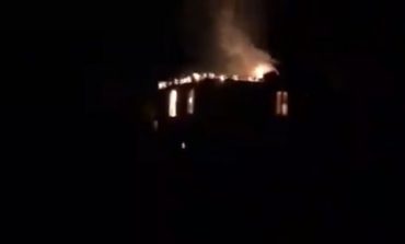 Ormianie opuszczają i palą domy przed nadejściem Azerów, przenoszą groby bliskich w obawie przed zbezczeszczeniem (WIDEO)