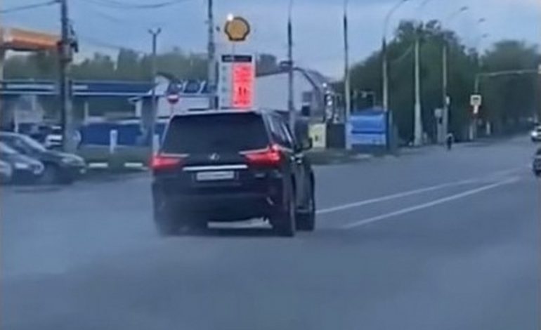 Rosyjski senator jechał zygzakiem. Twierdzi, że to wynik problemów z sercem (WIDEO)