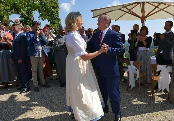 Była austriacka minister spraw zagranicznych, która tańczyła z Putinem, odchodzi z rosyjskiego koncernu
