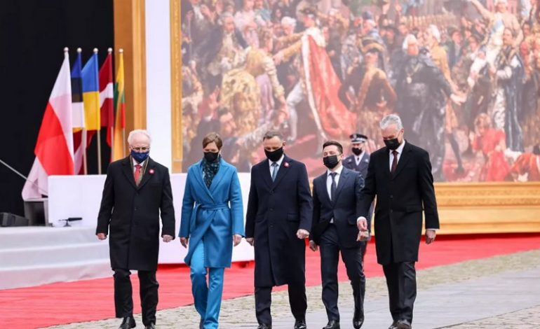 Uwolnić się z obcęgów sowieckiego myślenia o historii