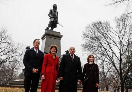 Minister spraw zagranicznych Polski, przedstawicielka wolnej Białorusi i ambasador Litwy złożyli kwiaty pod pomnikiem Kościuszki w Waszyngtonie