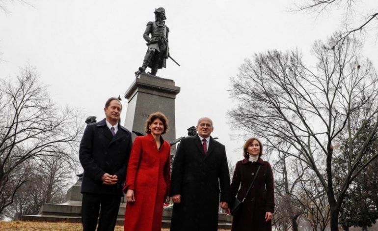 Minister spraw zagranicznych Polski, przedstawicielka wolnej Białorusi i ambasador Litwy złożyli kwiaty pod pomnikiem Kościuszki w Waszyngtonie