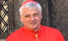 Kardynał Krajewski modlił się nad masowymi grobami w Iziumie (ZDJĘCIA)