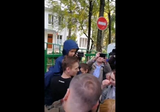 Po protestach w kraju i za granicą łukaszyści zwrócili rodzicom uprowadzone dziecko (WIDEO)