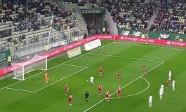 Wzruszający moment. Podczas meczu charytatywnego Lechia-Szachtar w Gdańsku chłopiec, który ocalał z Mariupola, strzelił bramkę (WIDEO)