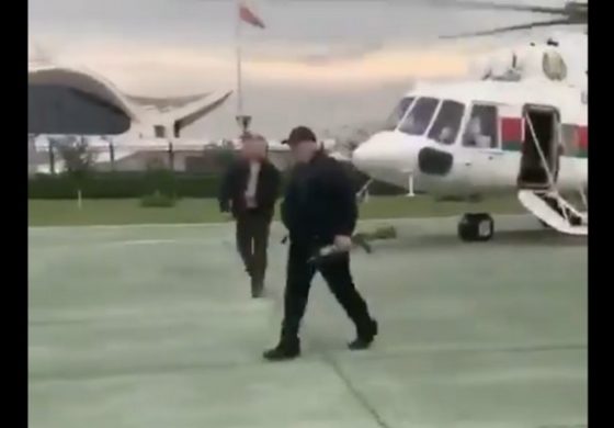 Łukaszenka tłumaczy, dlaczego chodził z automatem: Przesunęli 18 samolotów F-16, nie wiadomo z jakim ładunkiem, może bronią jądrową