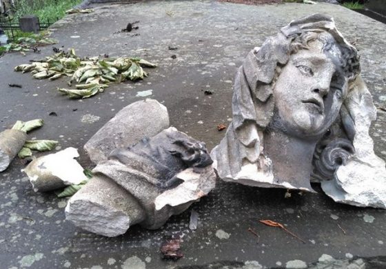 Nawałnica zniszczyła Cmentarz Łyczakowski we Lwowie (ZDJĘCIA)