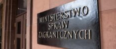 Polski MSZ wzywa ambasadora Francji z powodu skandalicznej wypowiedzi Macrona o Polsce