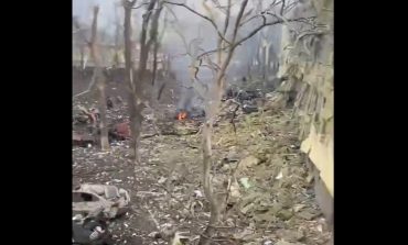 Potworna zbrodnia. Rosyjscy terroryści zbombardowali szpital matki i dziecka w Mariupolu (WIDEO)