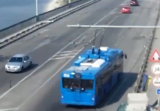 Raszyści chcieli zniszczyć most w Mikołajowie - zniszczyli ryby (WIDEO)